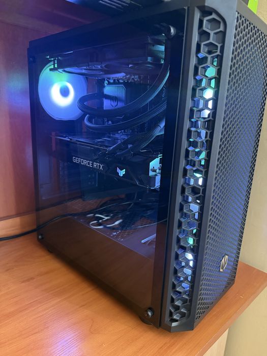 Rtx 3080 10gb / i7-11700k 8rdzenie 16 wątków / DDR4 16gb