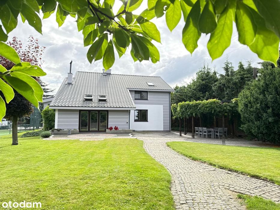 OKAZJA Wyjątkowa rezydencja z dużym ogrodem i kortem tenisowym
