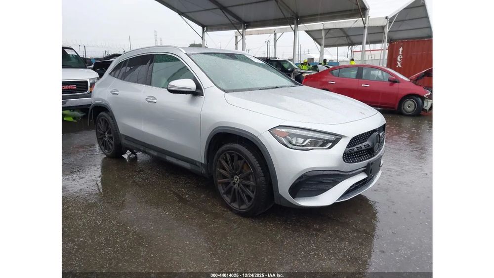 Mercedes-Benz GLA / 4MATIC / Virtual cockpit / Niski przebieg /