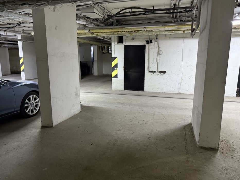 Продаж паркомісця біля Любави Святотроїцька