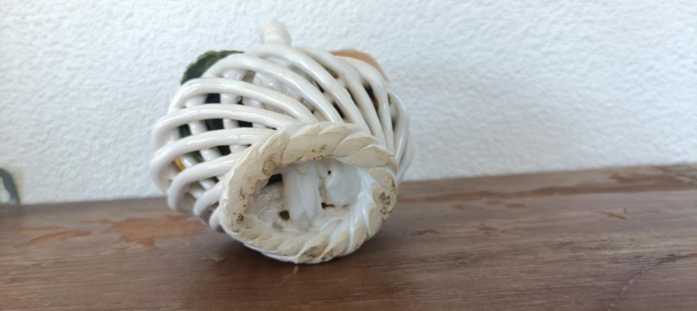 Cesta de nozes, paliteiro, loica caldas