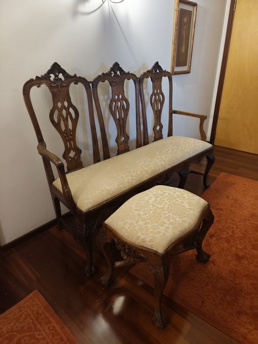 Sofá/banco antigo de três lugares + banqueta