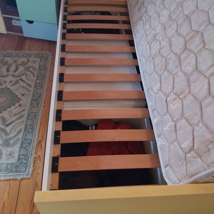 Cama de solteiro com colchão