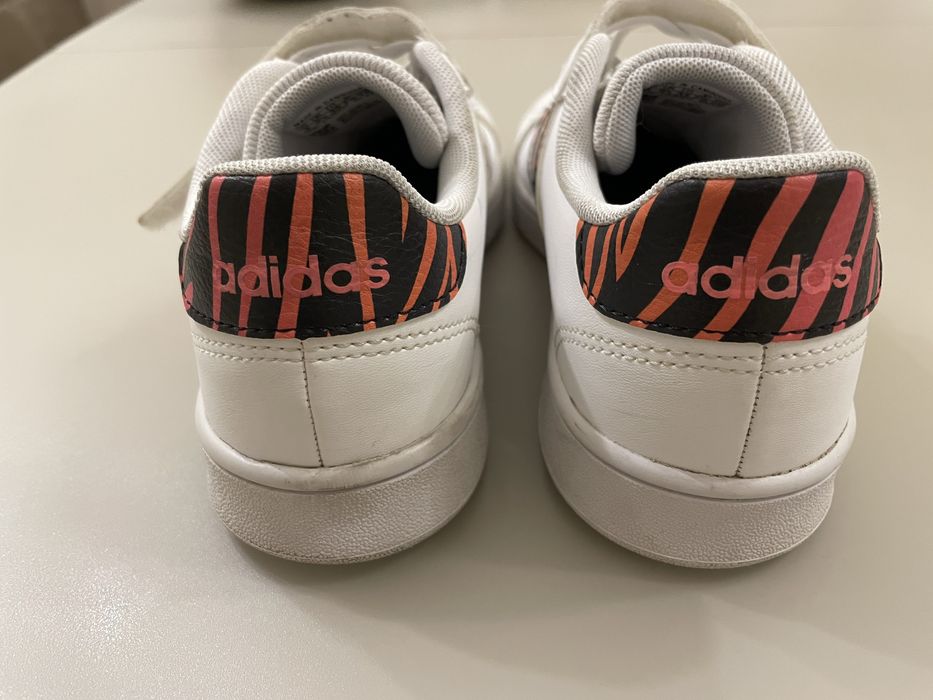 Кросівки фірмові adidas  35 розмір