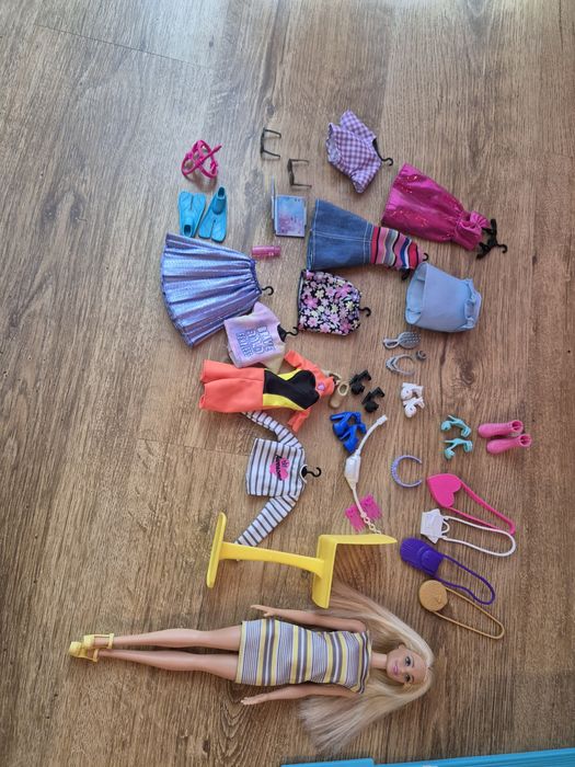 Szafa barbie z akcesoriami