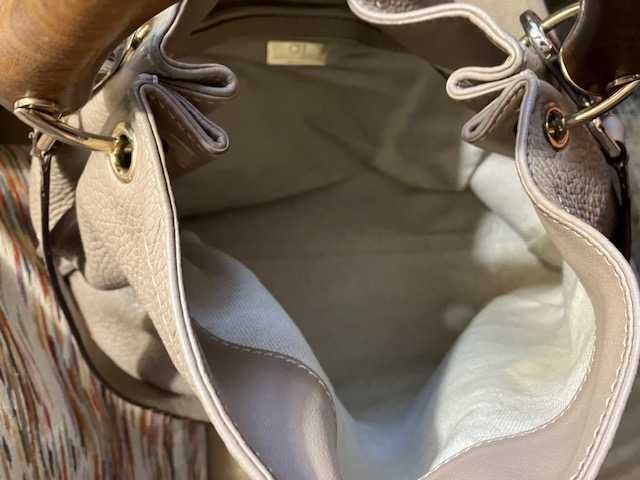 Mala Carolina Herrera, com madeira