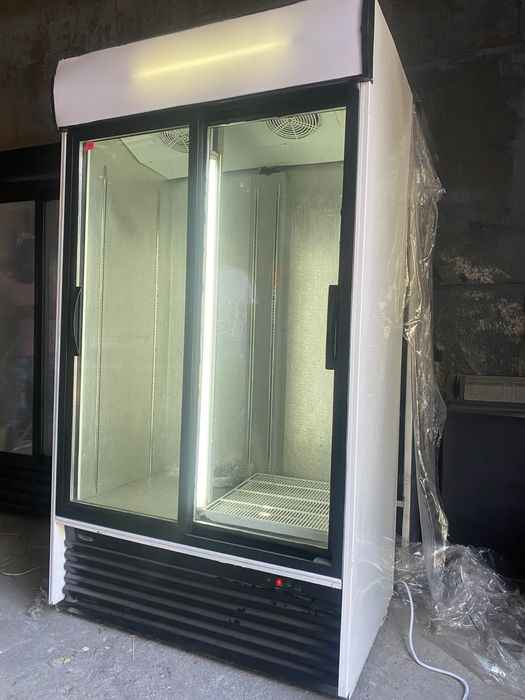 Двухдверный холодильный шкаф витрина. Барный. Регал. Ларь