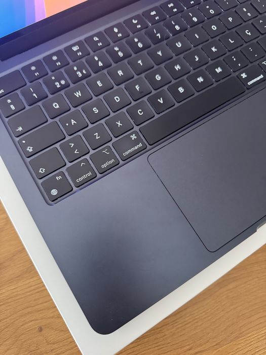 Macbook Air M2 8GB 256SSD