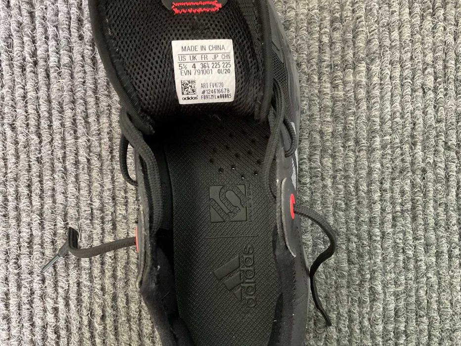 Кросовки adidas хайтопи кросівки  36