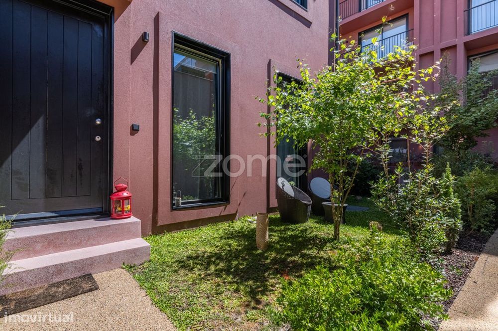 T3 triplex semi-novo com garagem e arrumos - Cond. Terracotta, Porto