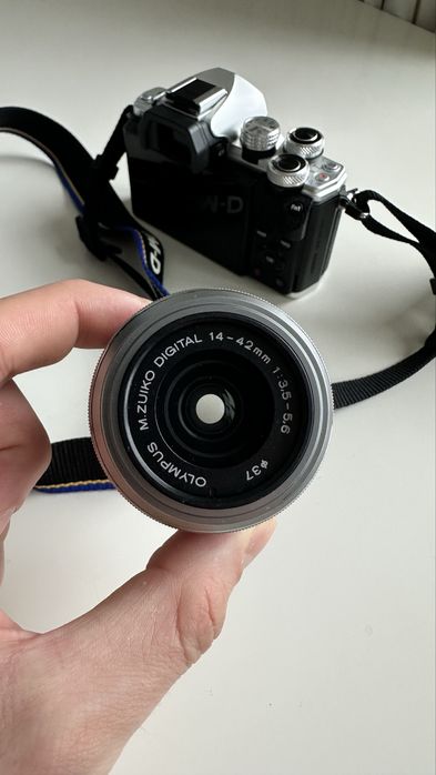 Câmara Olympus OM-D E-M10 Mark II