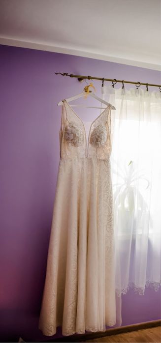 Brokatowa suknia ślubna