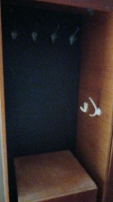 Продам вживану шафу у передпокій.