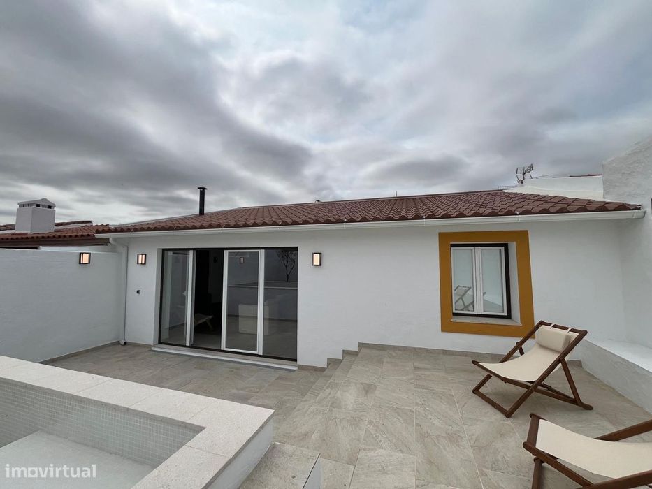Moradia remodelada e mobilada, com Piscina, no Alentejo.