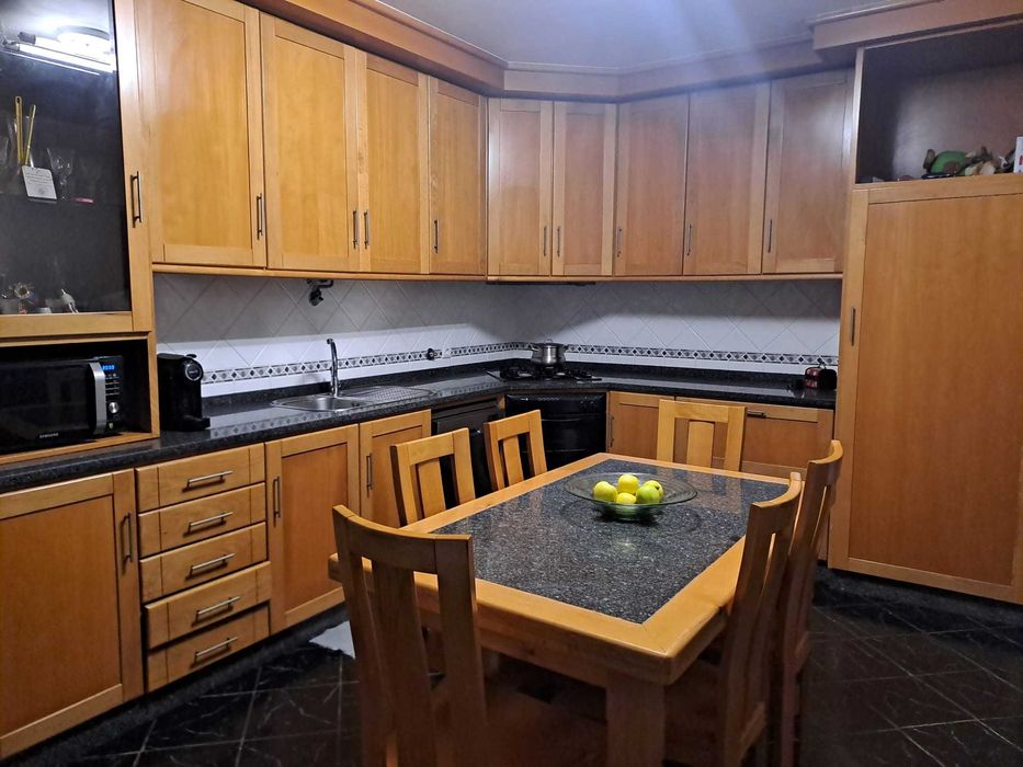 Moradia T3 em pedra azul junto a estrada Termas de S. Vicente-Penafiel