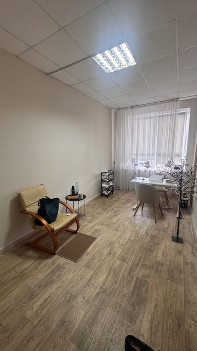 Шукаю майстра манікюру або бровіста на суборенду