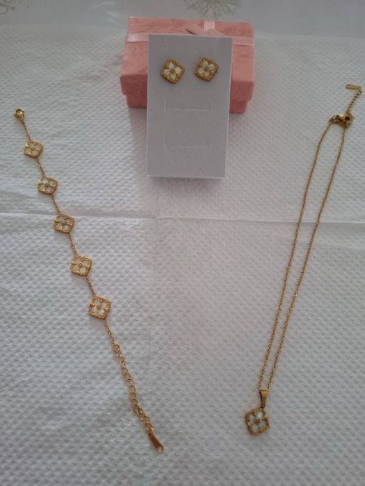 Brincos pulseira e colar