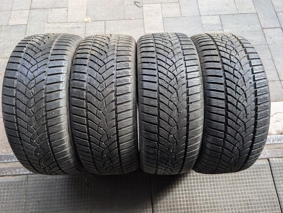 Зимняя резина 225/45 R18 Goodyear Ultragrip