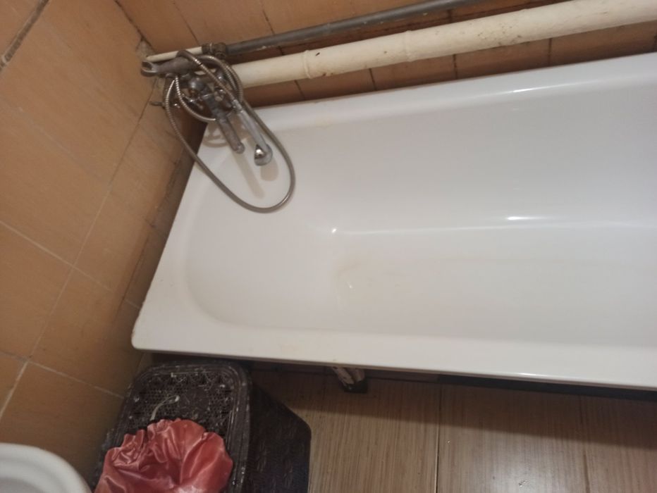 Продам ванну металлическую на ножках