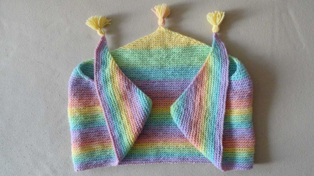 Chusta typu Baktus - spłaszczony trójkąt, przędza Color Bundle - nowa