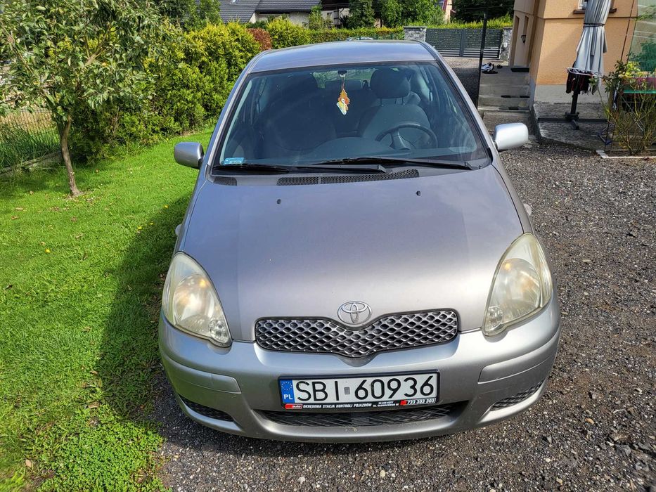 Samochod tayota yaris