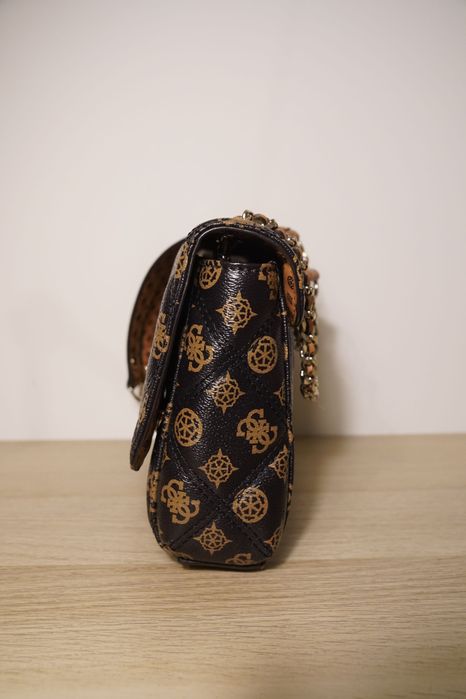Mala Guess a tiracolo