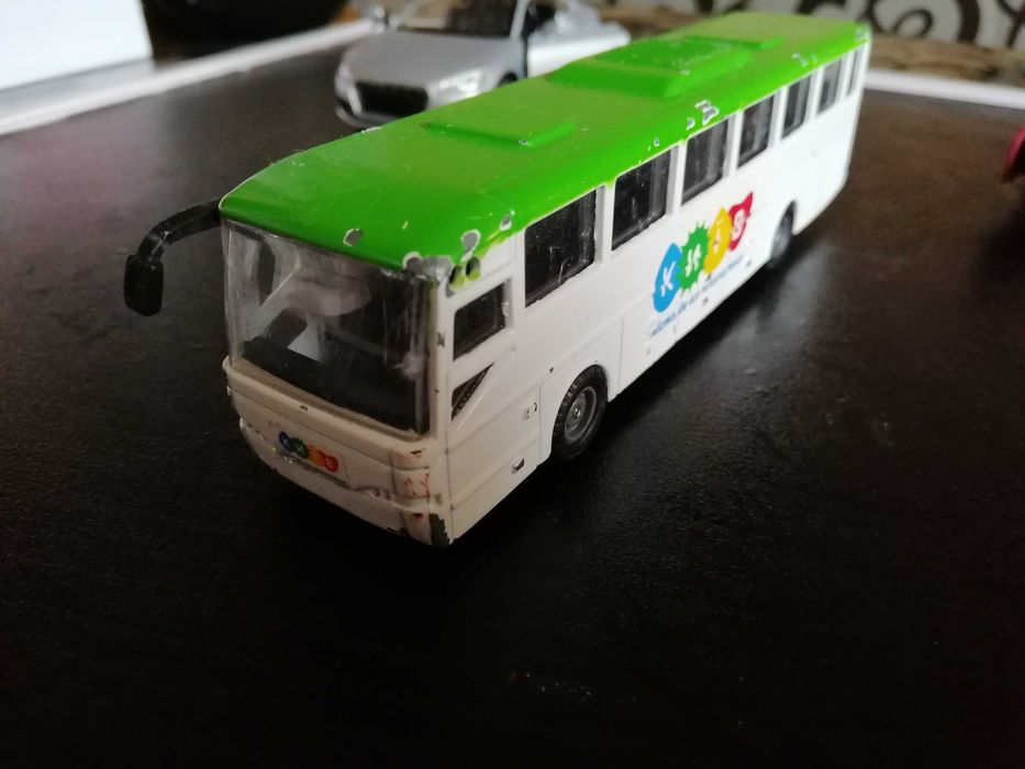 Распродаю свою коллекцию машинок.