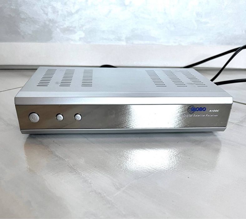 Тюнер / ресивер для супутникової антени Globo 4100 C