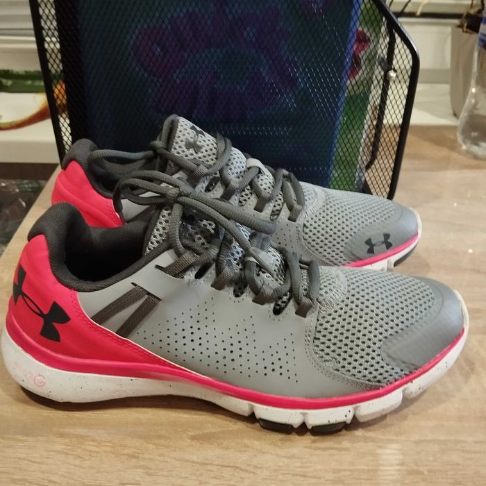 Under armour кросівки розмір 41, устілка 26 см