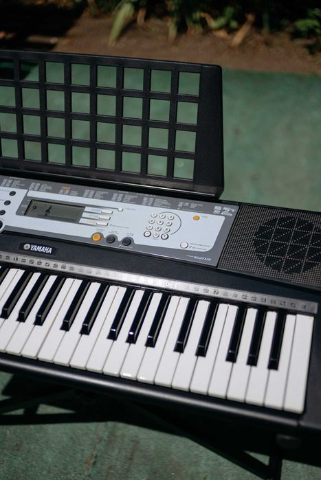 Teclado Yamaha PSR-E213 + Suporte
