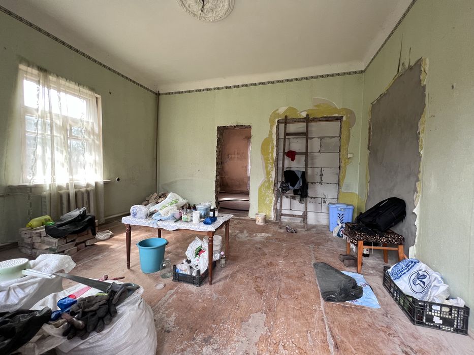 Боярка фасад вул.Молодіжна  продаж ділянки з частиною будинку