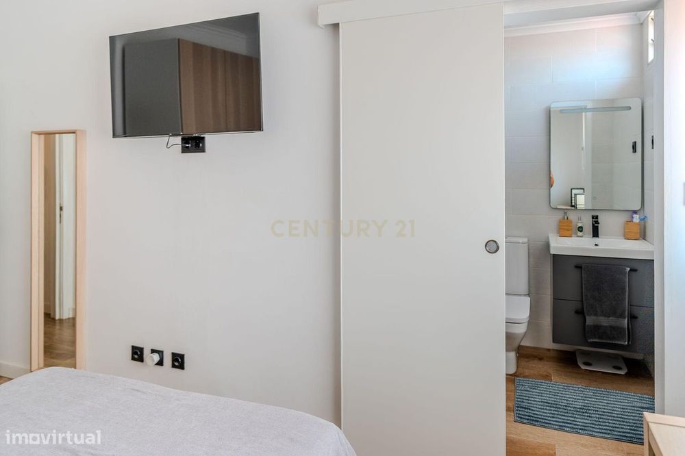 Apartamento T3 Totalmente Remodelado | 114 m² | Suite | Open Space | C