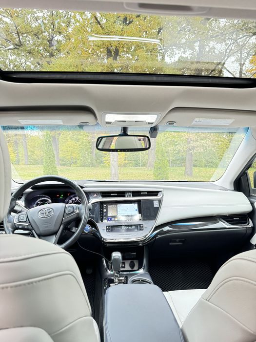 Пасажирські перевезення, індивідуальний трансфер на Тойота  Авалон