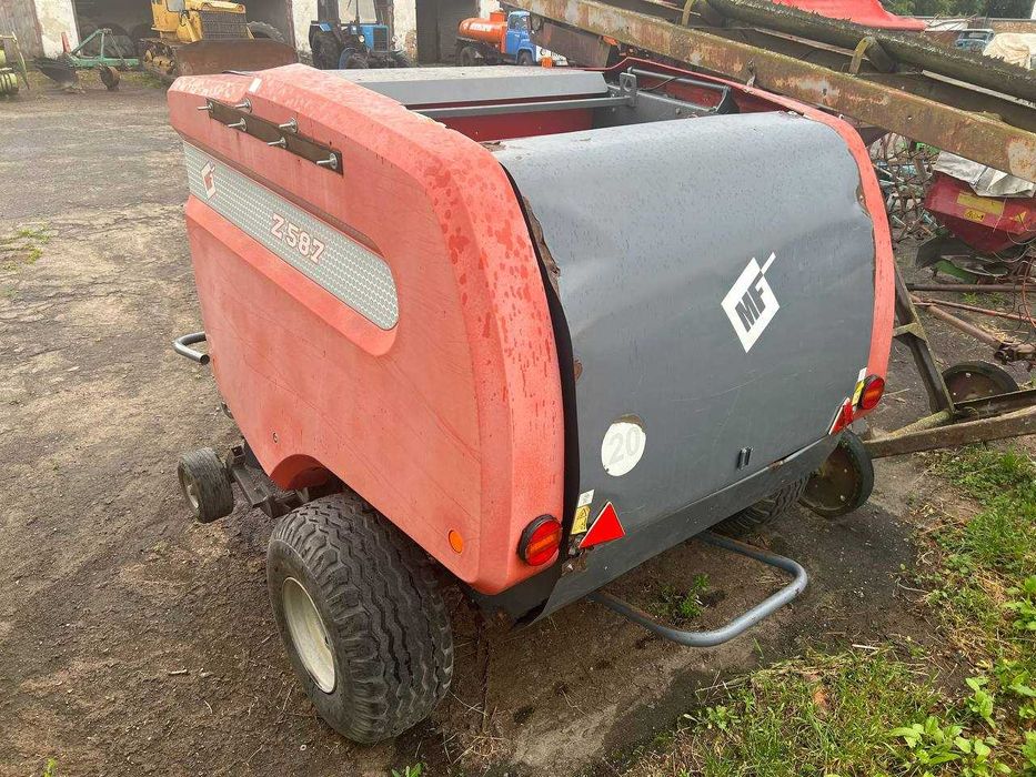 Прес-підбирач рулонний Metal Fach Z587