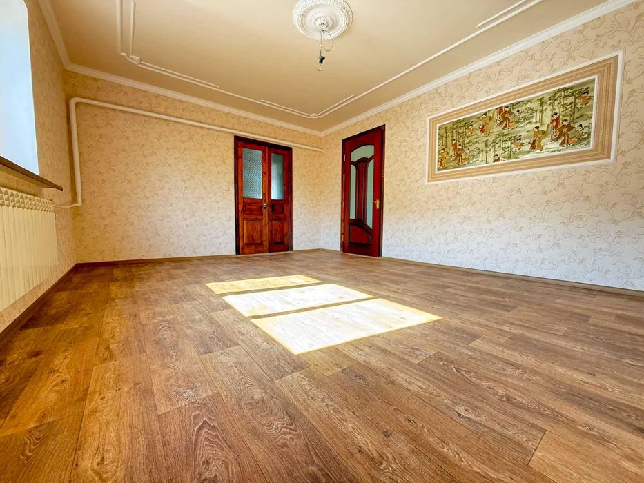 Продаж домоволодіння з двома будинками для великої родини в с. Вергуни