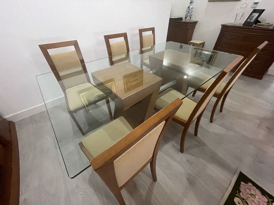 Mesa de jantar e 6 cadeiras