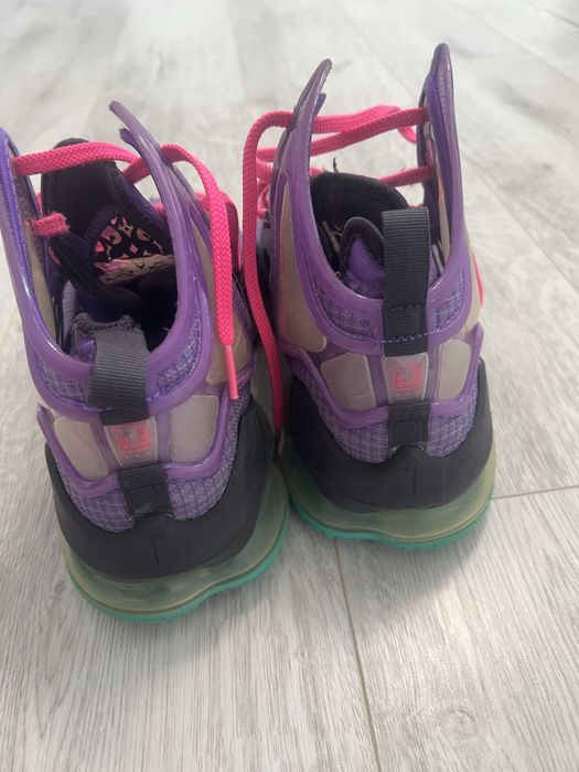 Кросівки унісекс Nike Lebron розмір 42,5