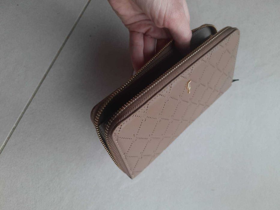 Duży beżowy portfel damski OCHNIK z tłoczeniem