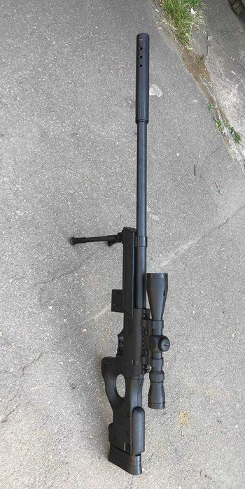 Снайперська гвинтівка 93 см, оптичний прицiл з лазерною крапкою, сошки