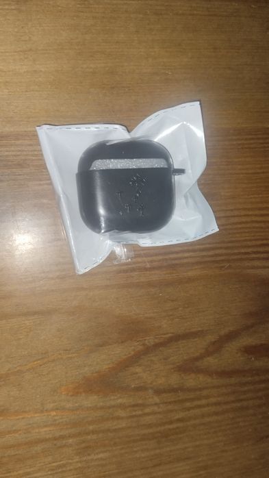 Продам чехол AirPods 3