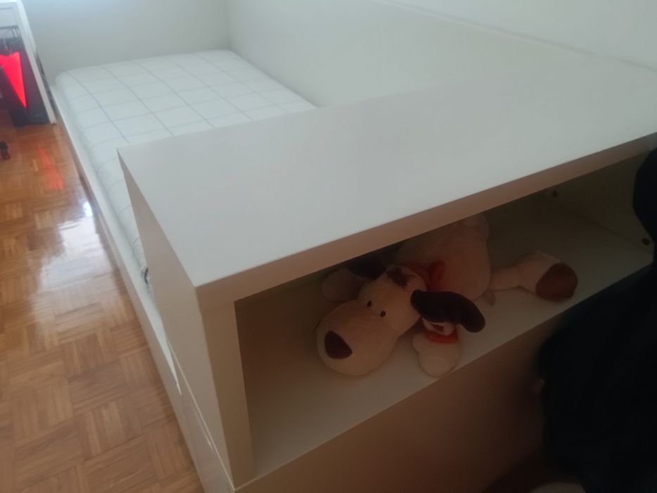 Cama solteiro  branca