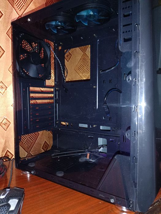 Продам корпус 1STPLAYER R3-3R1 Black с 3 вентиляторами