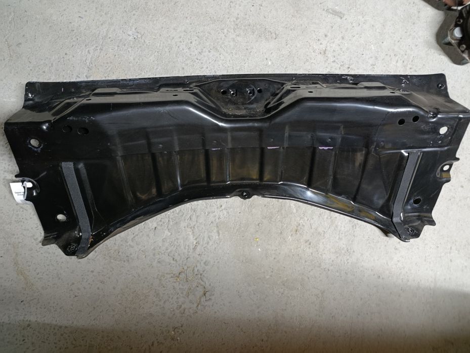 Задня панель Tesla model Y