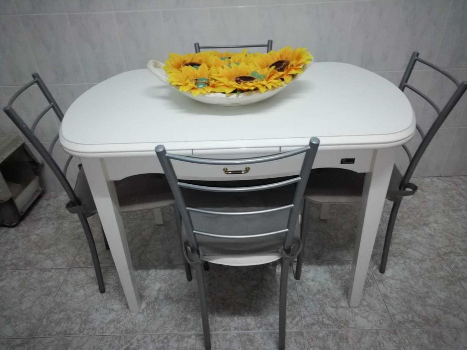 Mesa Espectacular Cozinha Marca Perbufer Ou Sala 4 a 6 Pessoas