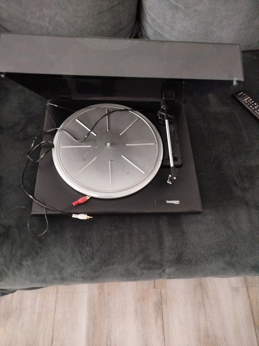 Gramofon Thorens td 158
Typ: Gramofon
Konstrukcja: Aluminiowy talerz,