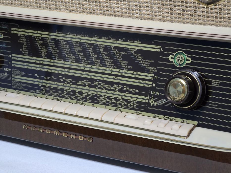 Rádio antigo reparado Nordmende