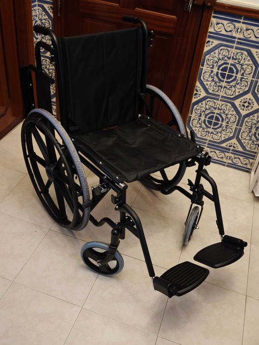 Cadeira de Rodas com Poucos Dias de uso