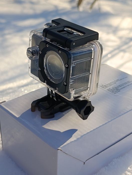 Екшн камера з кріпленням на шолом
