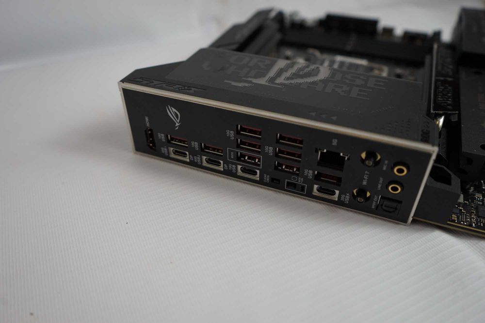 Материнська плата Asus ROG STRIX X870E-E Gaming Wi-Fi AM5 RYZEN DDR5