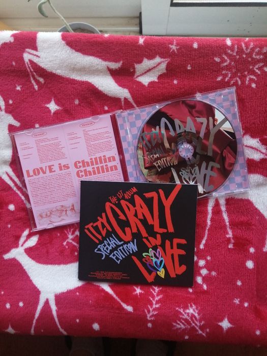 Itzy Crazy In Love JewelCase